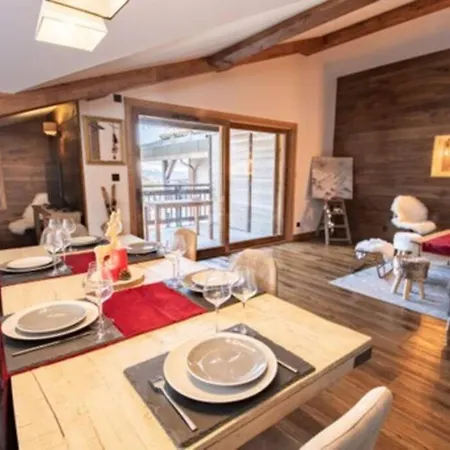 Penthouse De L'Ourse Bleue Courchevel 아파트